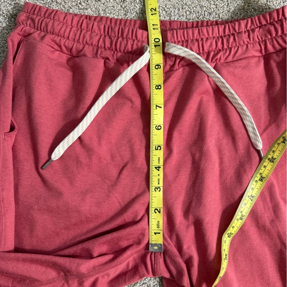 Vuori Performance Joggers in Sierra Heather Pink Red Size Medium DreamKnit - Picture 14 of 16